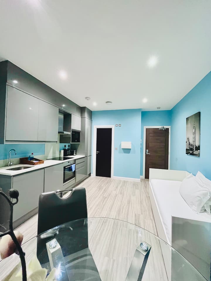 #22 Beautiful Apartment @Cmk Walkable To Station - Milton Keynes
