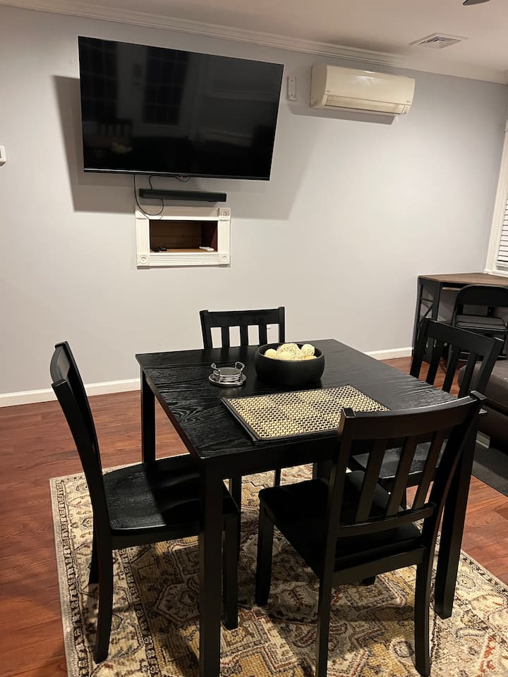 Spacious One Bedroom Apartment W/private Entrance - Islandia, NY