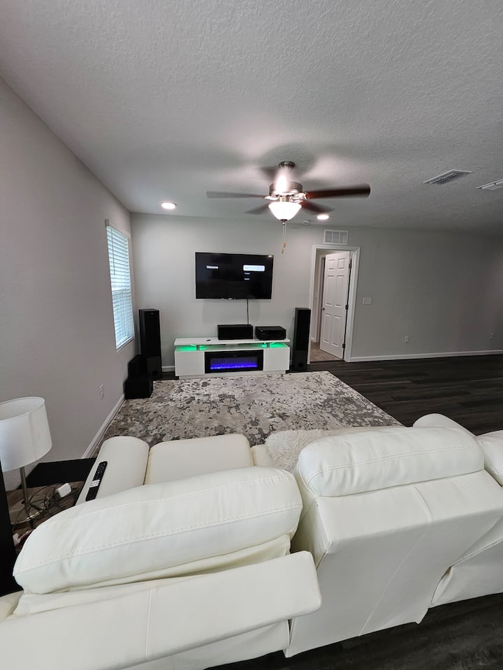 New Modern Home
Amazin Location In Nature - Jacksonville, FL