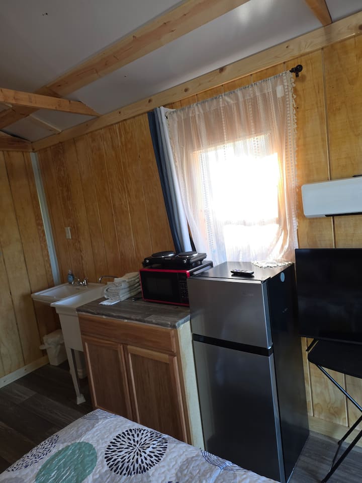 Grey Cabin - Longview, WA