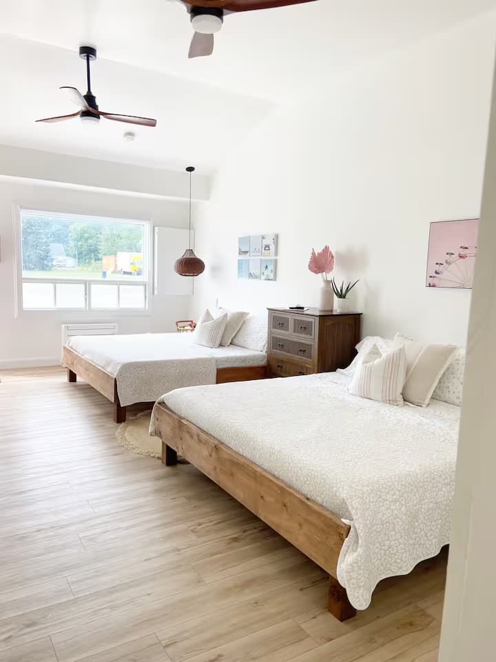 Sauble Beach Flat 2 - Sauble Beach