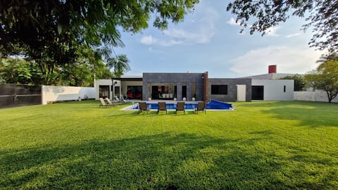 Casa del Sol Modern oasis with pool and garden