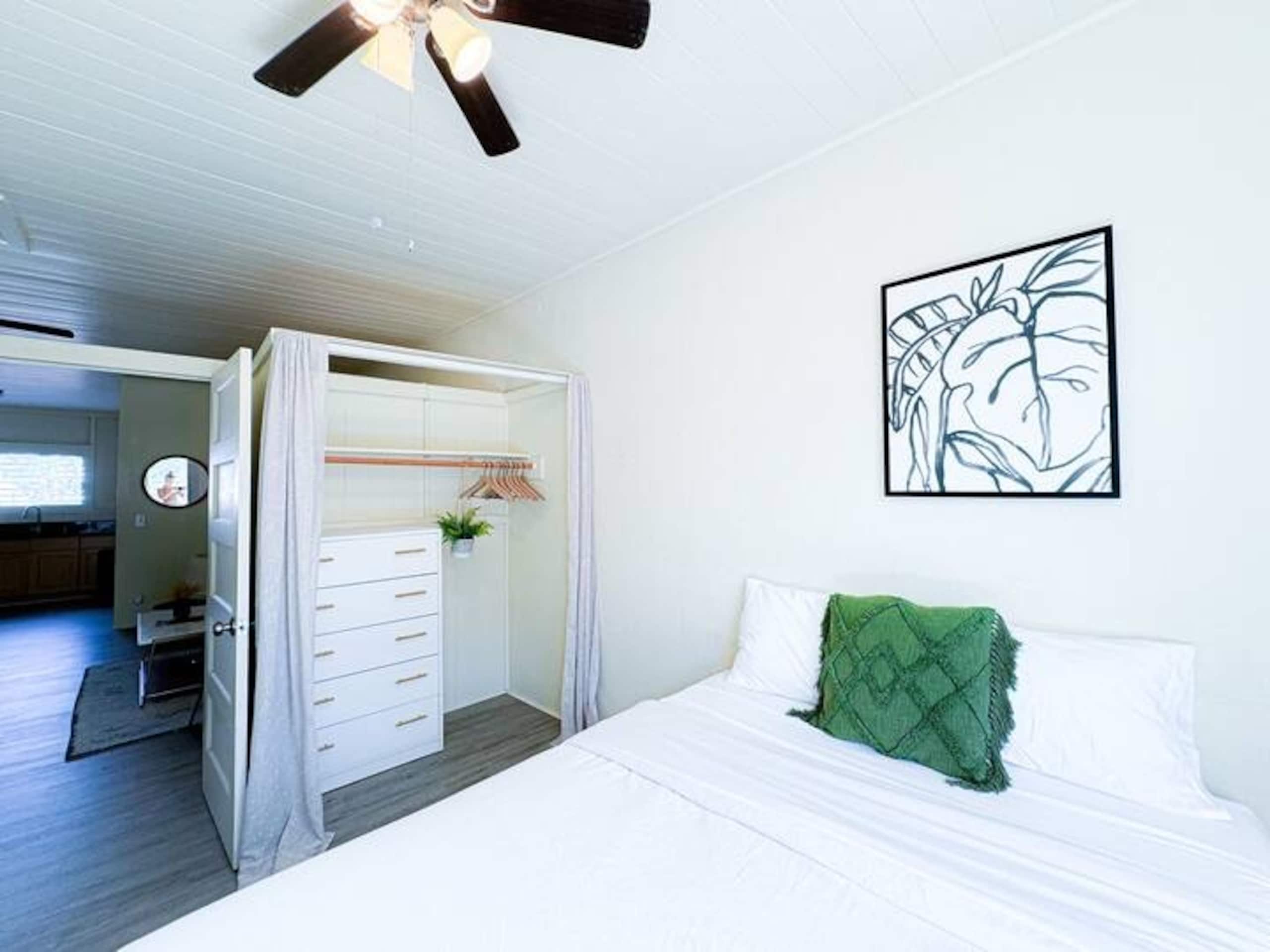 Hilo Town Oasis | 2 Bedroom | Walkable - Photo 8