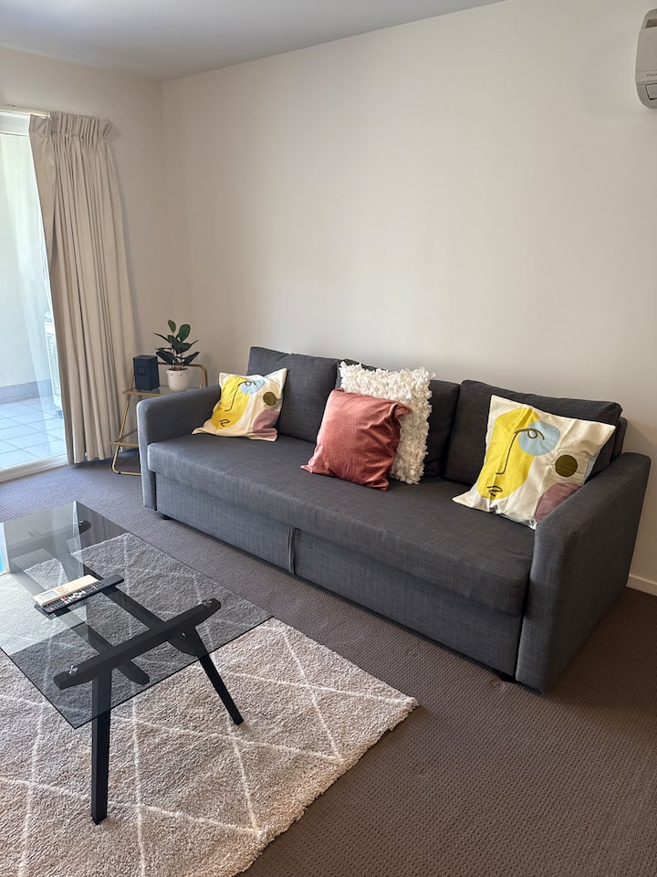 28 @ Plush Mort Street - Canberra