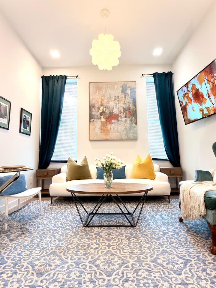 2br Downtown • Brown Visit • Walk To Ppac & Events - Barrington, RI