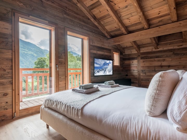 Makuuhuone 5 - 2. kerros 
Master-huone
Pukeutumishuone, toimisto ja parveke