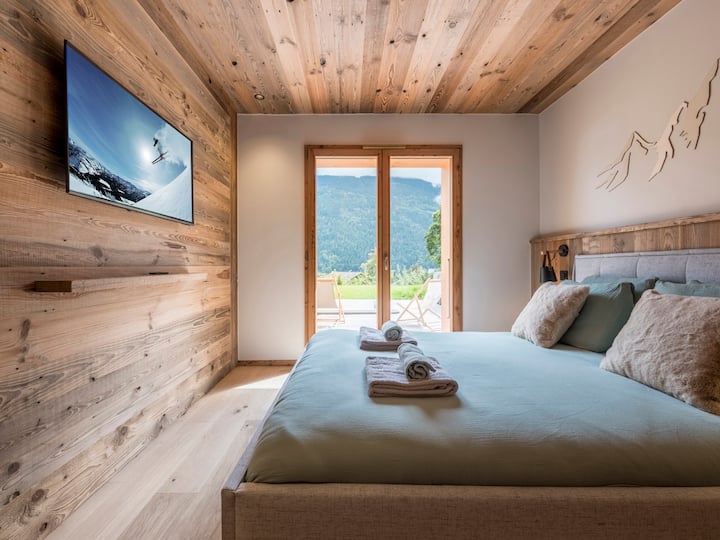 Makuuhuone 3 - Pohjakerros
Kahden hengen makuuhuone 
Pääsy terassille, jossa on poreallas 