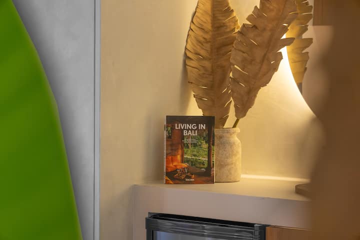 Inspiration Bali : matières naturelles, lumière douce et esprit voyage pour une suite qui invite à l’évasion et à la sérénité.