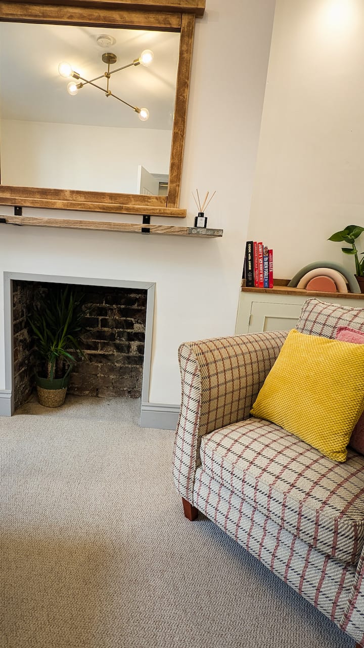 Modern 2 Bed With Parking Nr The Dockyard & Centre - Plymouth