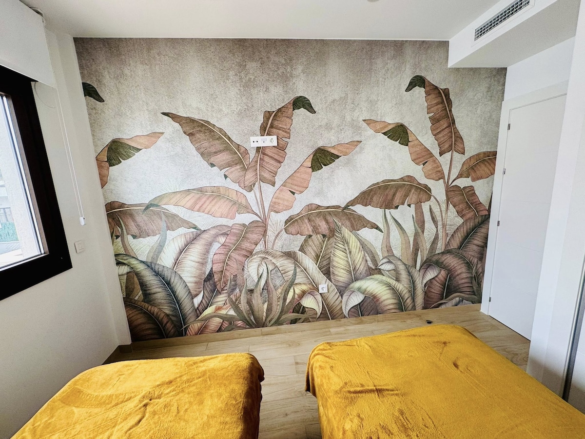 Dormitorio con cama doble