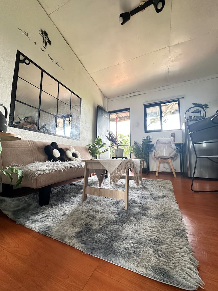 1pax can comfortably sleep here