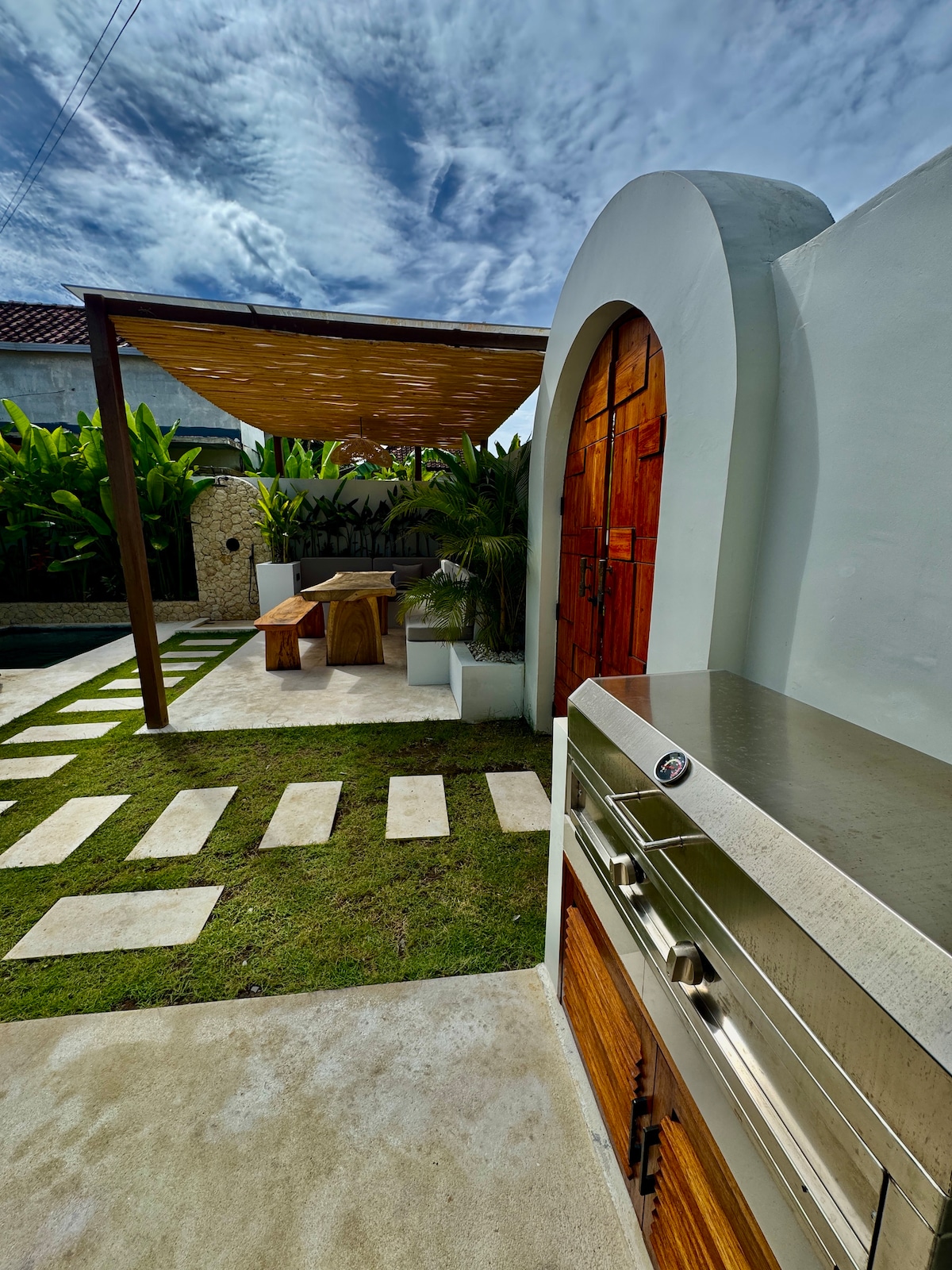 Home in South Kuta · ★5.0 · 2 bedrooms · 2 beds · 2 private baths, Airbnb-Vergleich