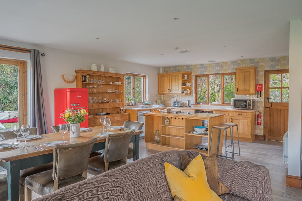 A lakeshore hideaway on Coniston Water, Coniston, Cumbria, United Kingdom, photo 4 of 10