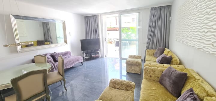 Luxury Villa · Jacuzzi, Sea View & Garden – 4 Br - Playa de las Américas