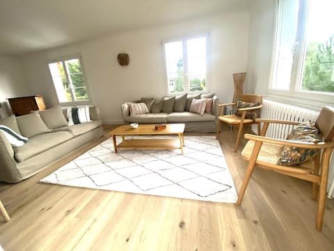 Popular Airbnb listing: Beach and downtown, comfortable villa and garden in Houlgate