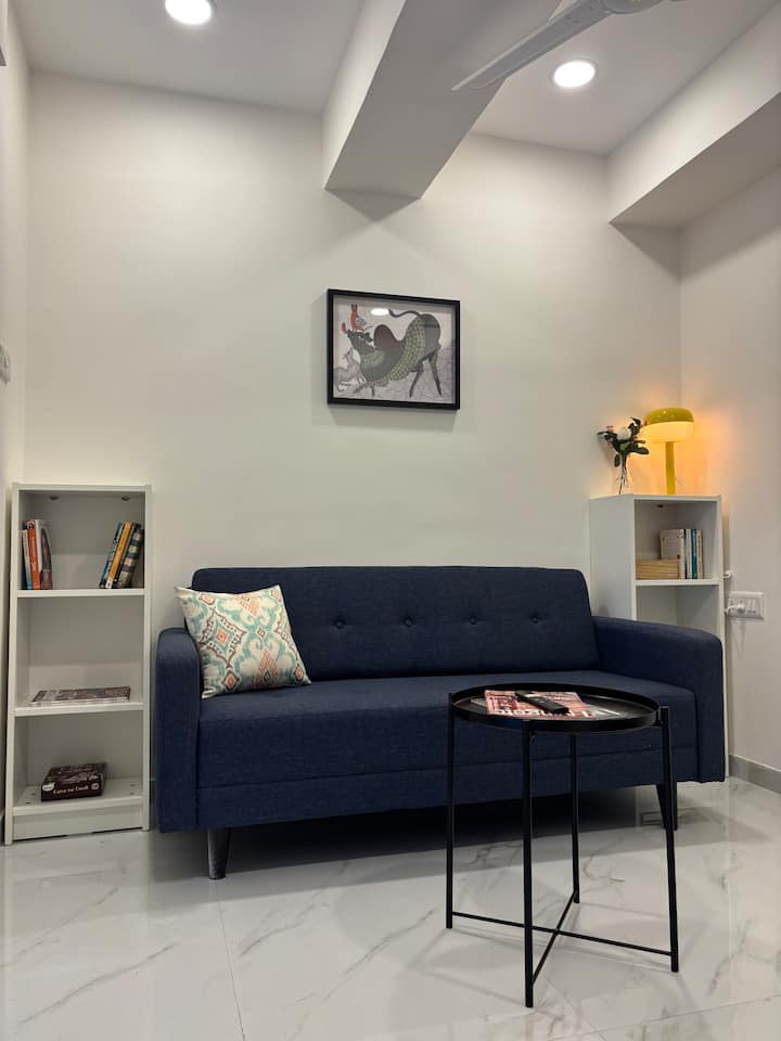 Cozy Functional Home In Khar - Mumbai