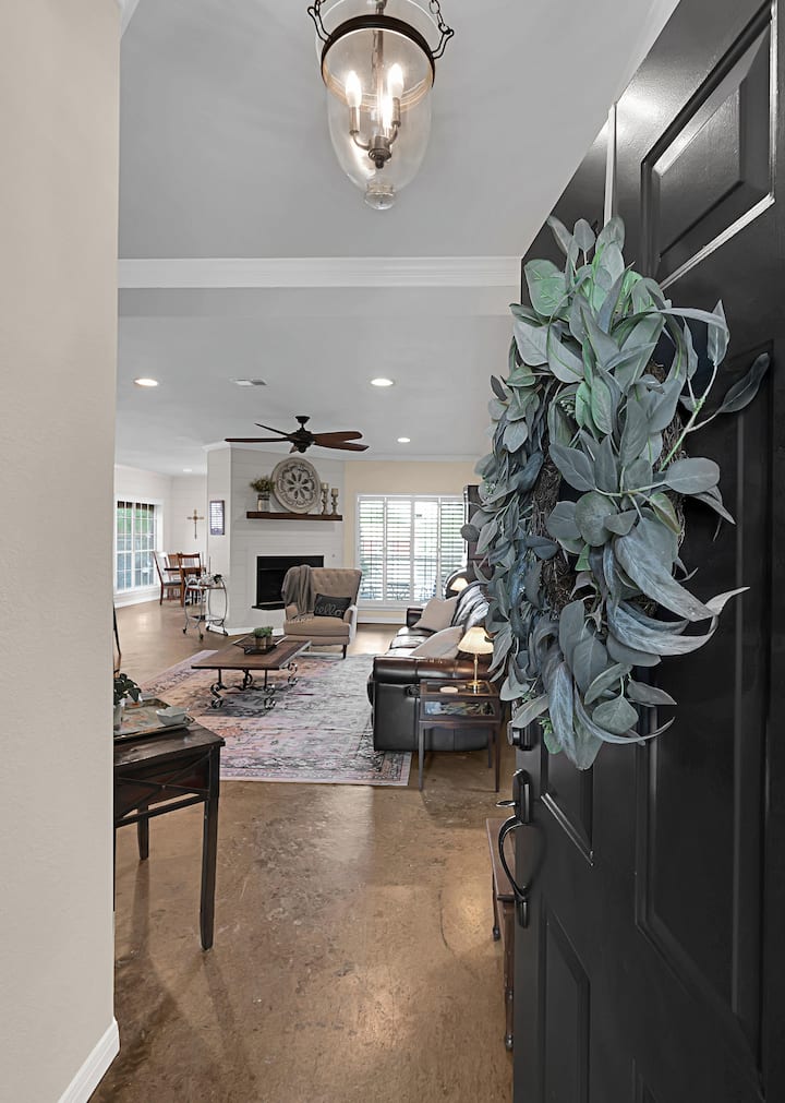 Heart Of Texas Hangout/pool/game Room/sport Court - Waco, TX