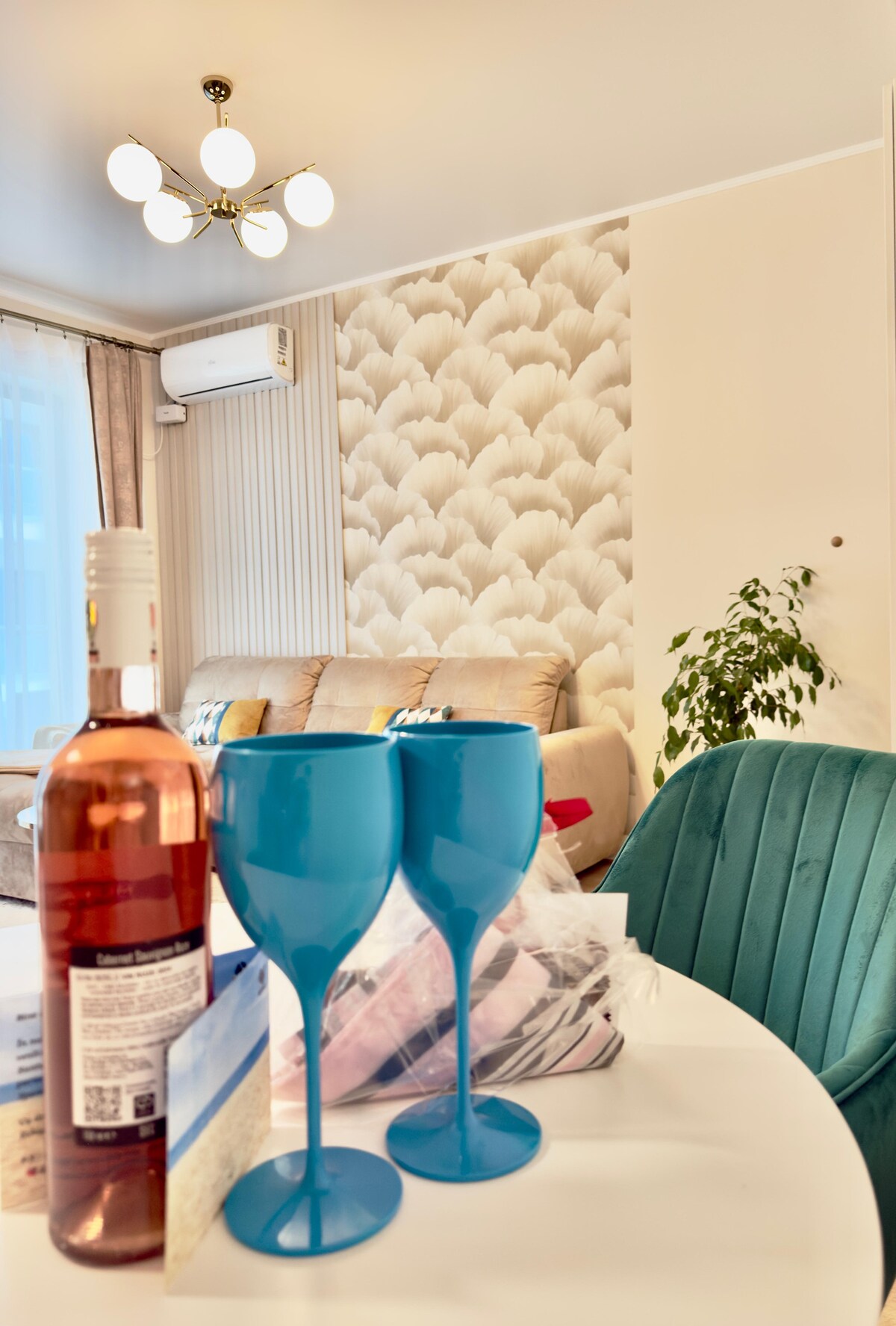 Aqua Vista Queens Residence - 2BR Luxury — Apartament — închiriere de vacanță în Mamaia Nord, Romania, Constanța, România — fotografia 3 a proprietății | Aqua Vista Rentals