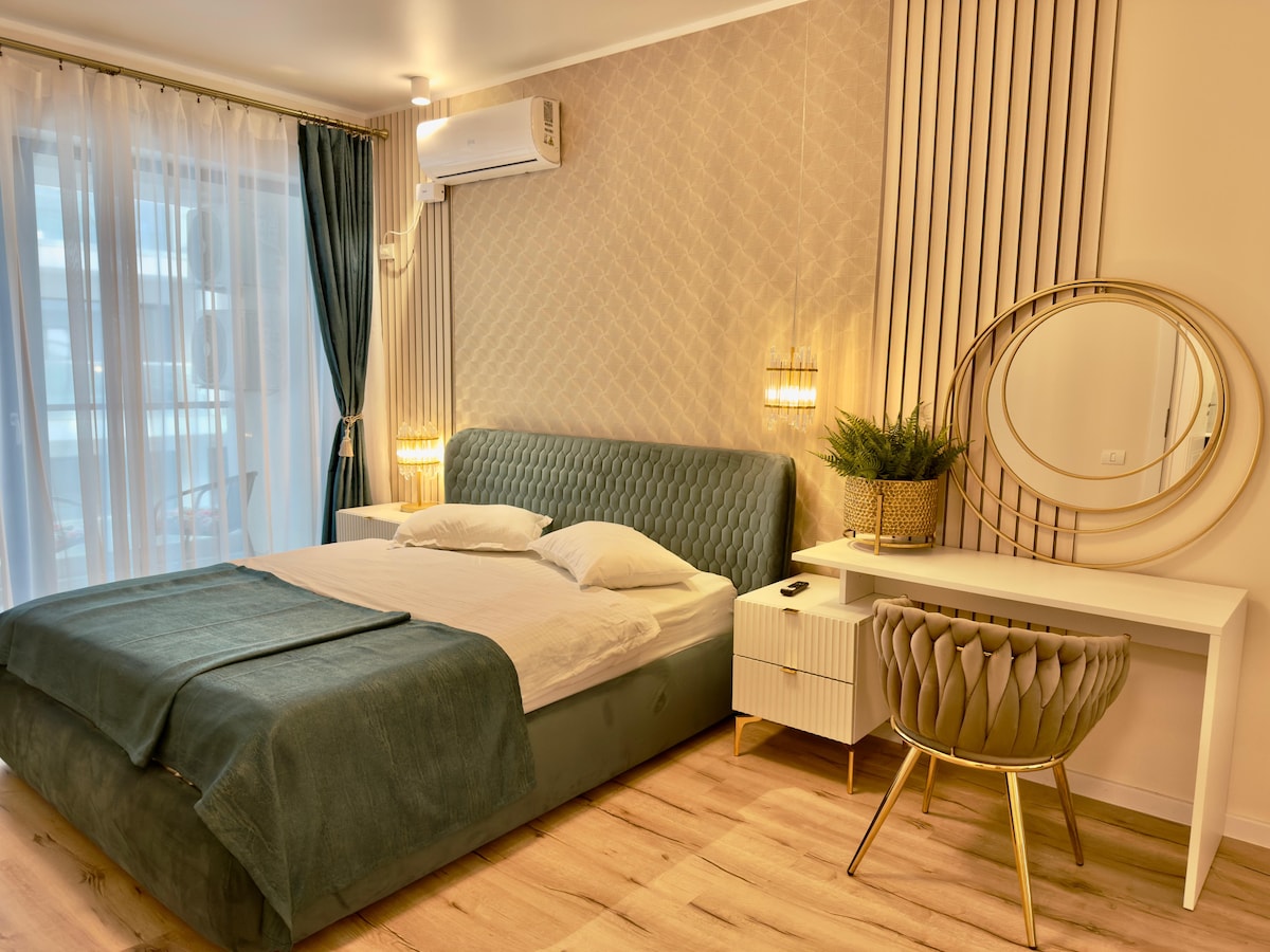 Aqua Vista Queens Residence - 2BR Luxury — Apartament — închiriere de vacanță în Mamaia Nord, Romania, Constanța, România — fotografia principală a proprietății | Aqua Vista Rentals