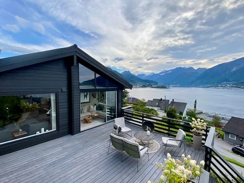 Home in the heart of Sunnmøre!