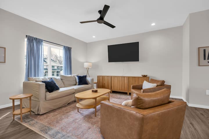 Cozy 3br Townhome – Near Ui, Kinnick! - Iowa
