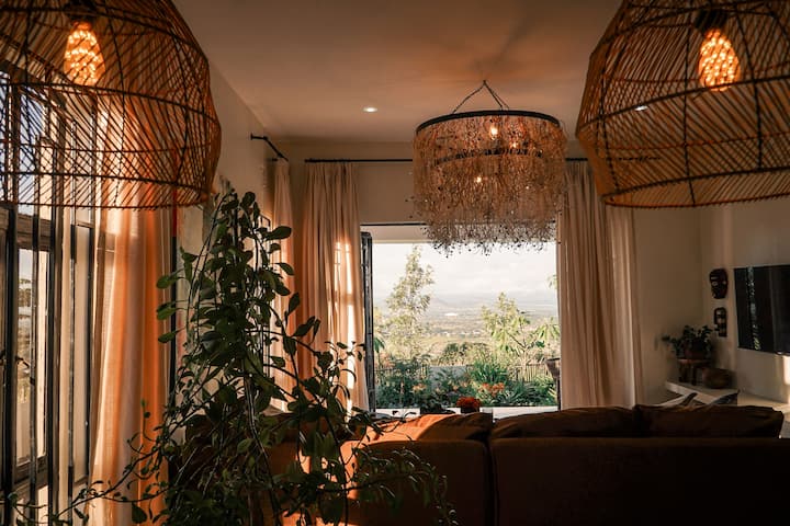Tranquil Hilltop Home Near Safari Routes - Tanzania