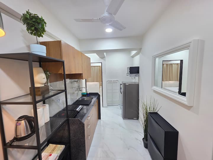 Bayside 2 Br | Khar W | Balcony+kitchen+workspace - Mumbai