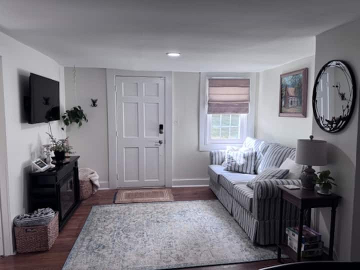 Cozy Farm Cottage In Lovettsville - Lovettsville, VA