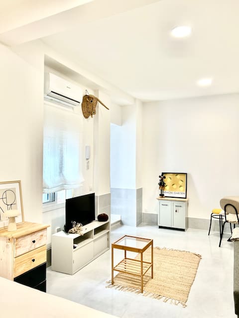 Anuncio de Airbnb popular: Super functional, fresh, very cozy, and centrally located! en Sevilla