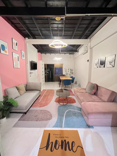 LA CASA in China town/MRT Watmangkorn 6 mins/11 people