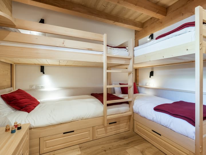 Makuuhuone 5 - 1. kerros 
Lastenhuone  
3 kerrossänkyä – 6 vuodepaikkaa  
Kylpyhuone, jossa on suihku 