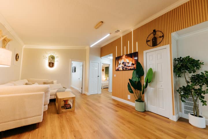 Fresh Escape  Modern Stay 10 Mins To Beach - Largo, FL