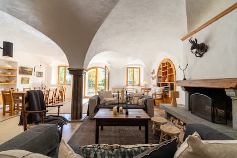 Popular Airbnb listing: Large chalet-style duplex, 5 minutes from slopes and shops in La Salle Les Alpes