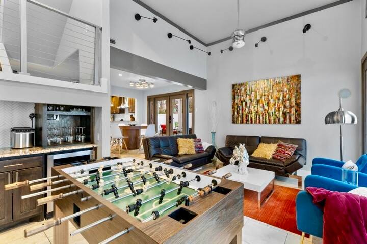 Uptown Luxury! Cooling Spa! Large Groups Welcome! gallery image 3