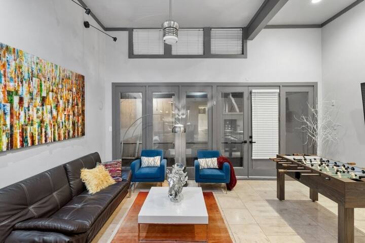 Uptown Luxury! Cooling Spa! Large Groups Welcome! gallery image 4