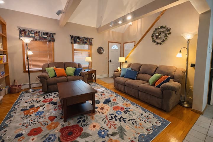 Spacious 4br, Walk To Village & Lake - Lake George, NY
