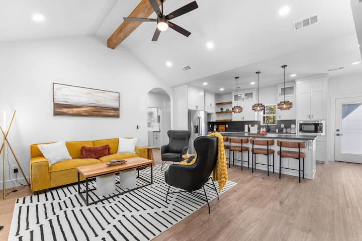 Modern Getaway | Walk To Beaver Lake + Hot Tub - ビーバー湖, AR