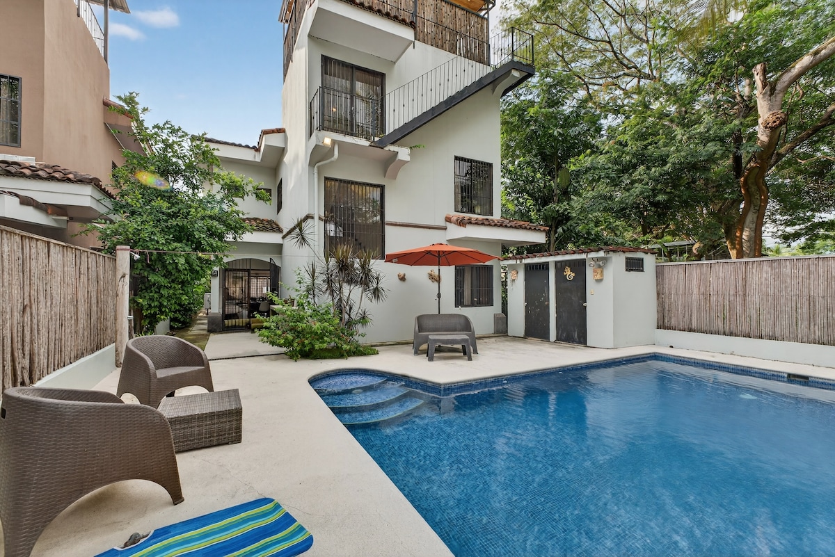 Playa Potrero-Modern 4bedroom home with Ocean view