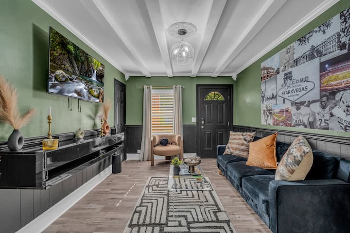 Starkville 2br Retreat | Free Parking - Starkville, MS