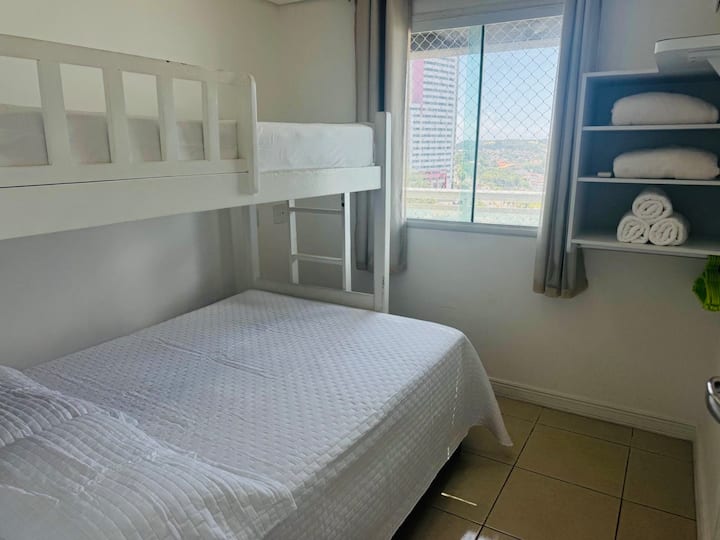 Apartman s krevetom na kat, bračnim i jednostrukim krevetom