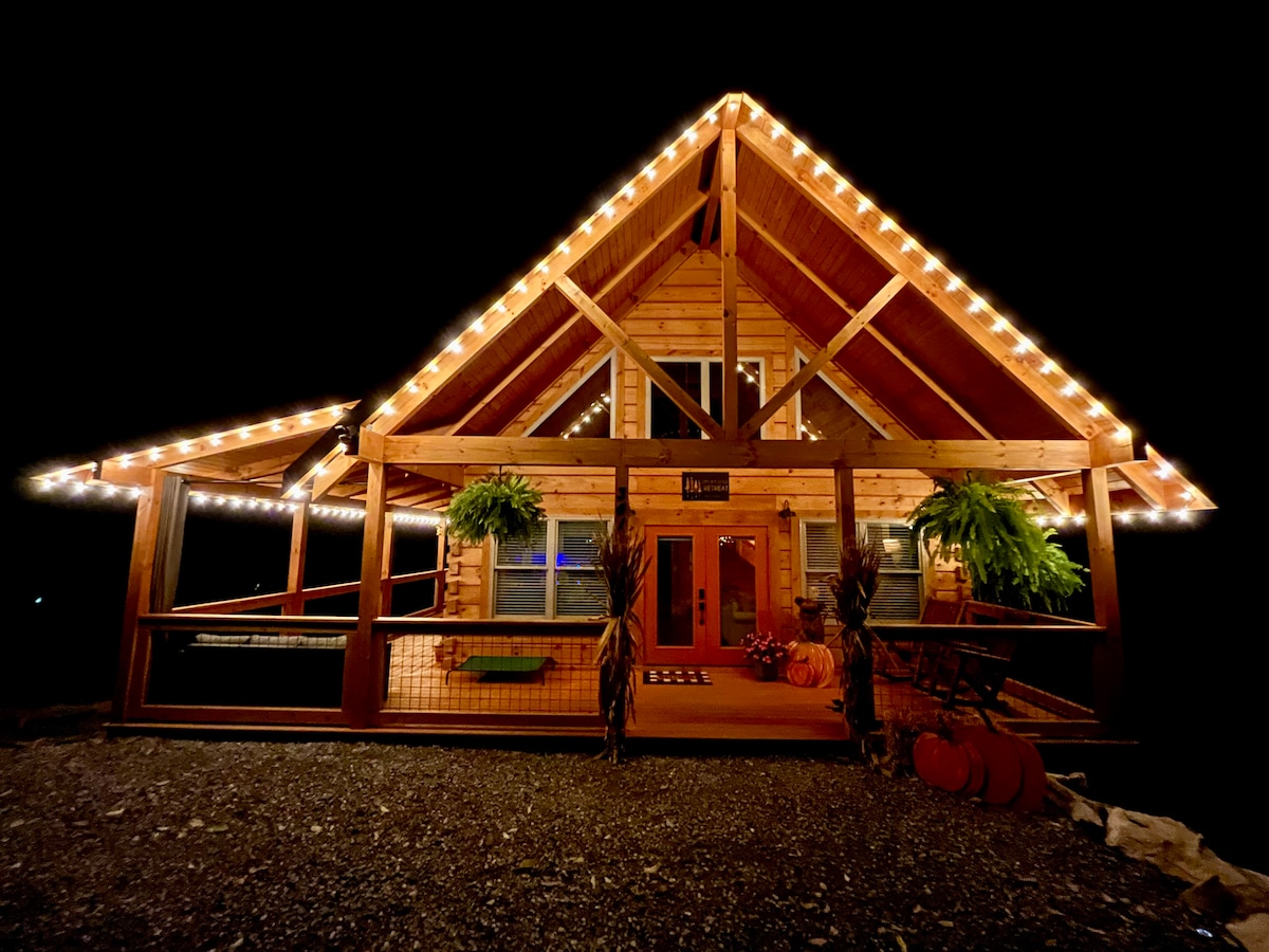 New Cabin | Views, Hot Tub, Pool