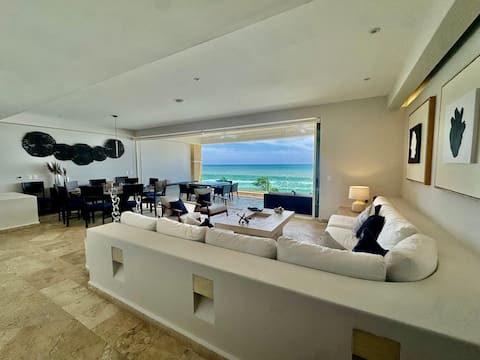 Top Airbnb: Luxury apartment for 14 people beachfront/amenities en Guerrero