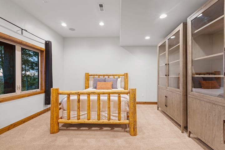 8. spavaća soba - bračni krevet (širine 150-179