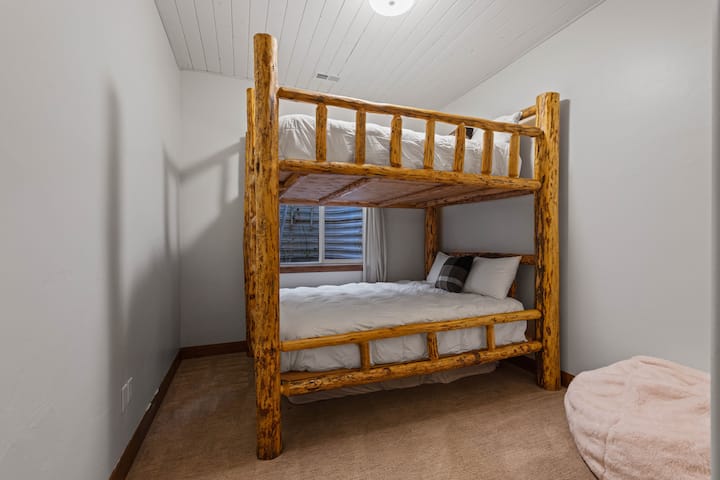 Spavaća soba 6 - bračni krevet (širine 150-179 cm) + bračni krevet (širine 150-179 cm)