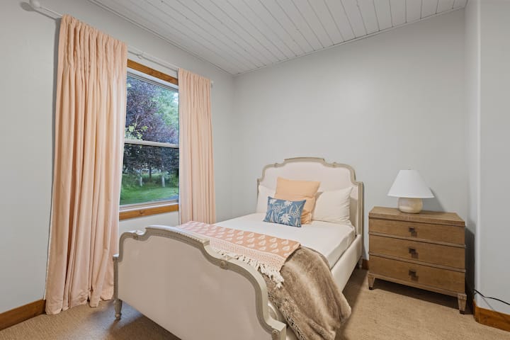 Spavaća soba 4 - bračni krevet