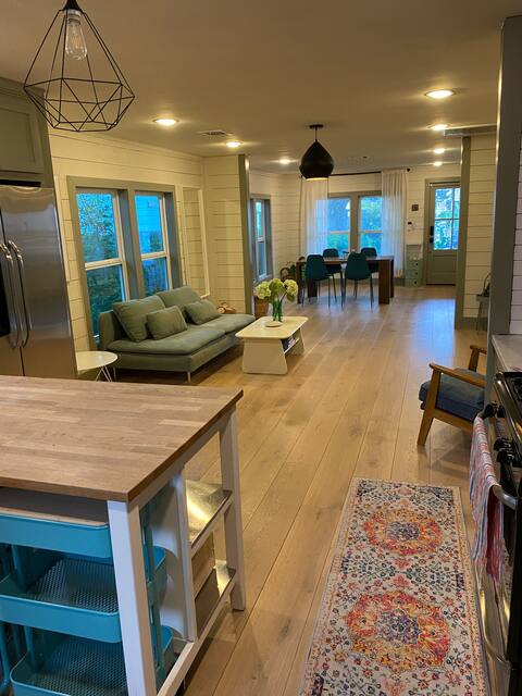 Successful Airbnb property: Stylish Urban Retreat in Greater Heights in Near Northside