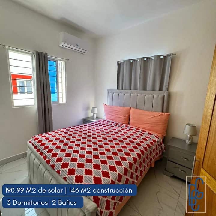 Lijepa svijetla spavaća soba