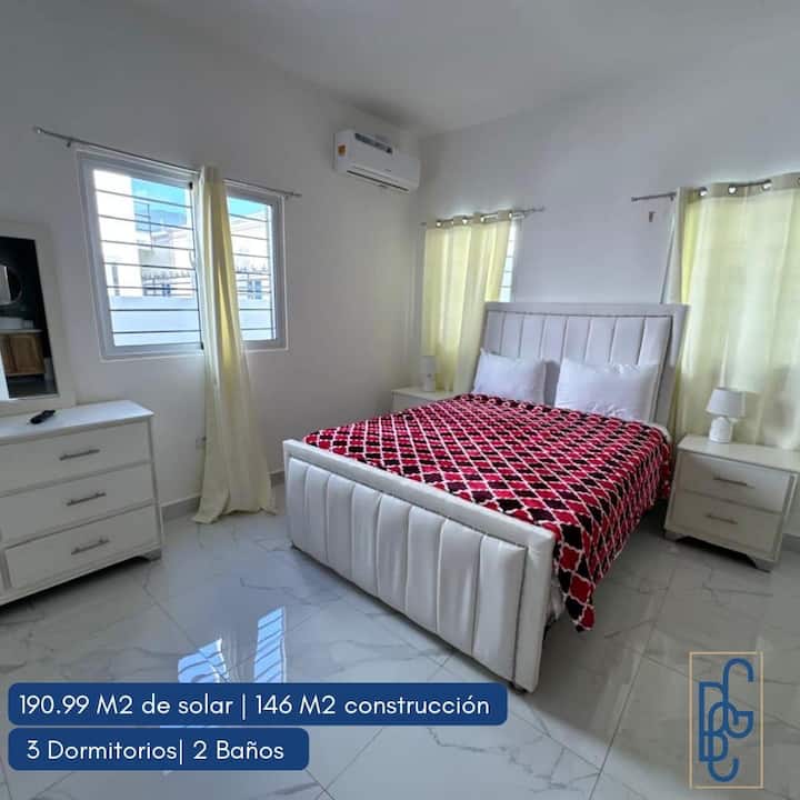 Lijepa svijetla spavaća soba