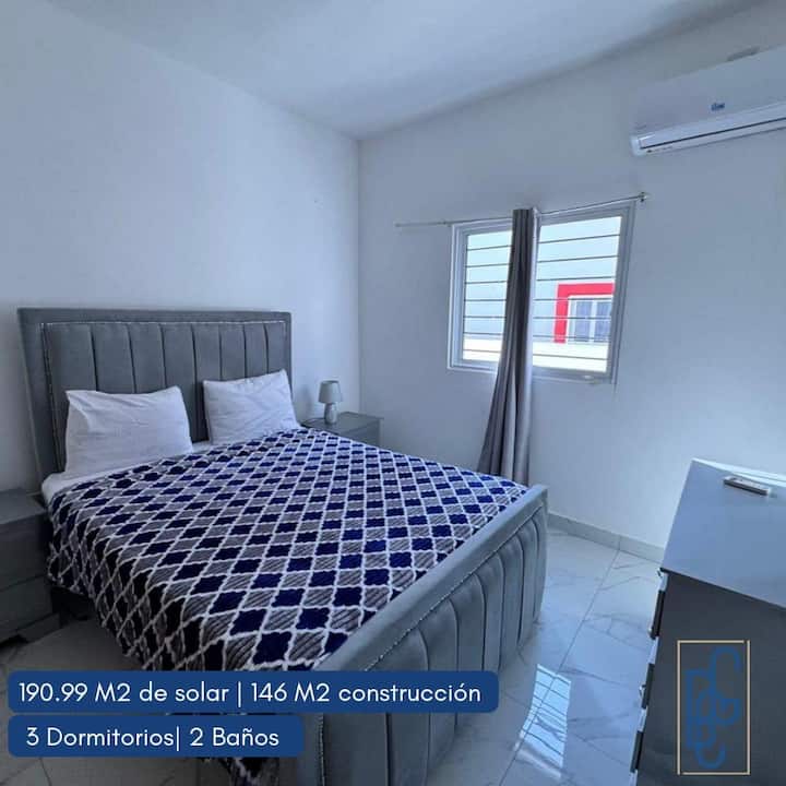 Lijepa svijetla spavaća soba