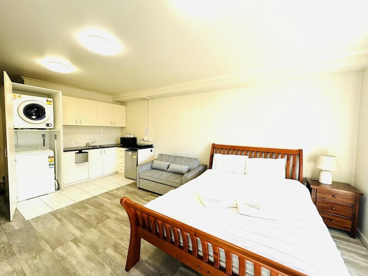Budget Family Studio - Free Parking & Walk To Shop - Box Hill